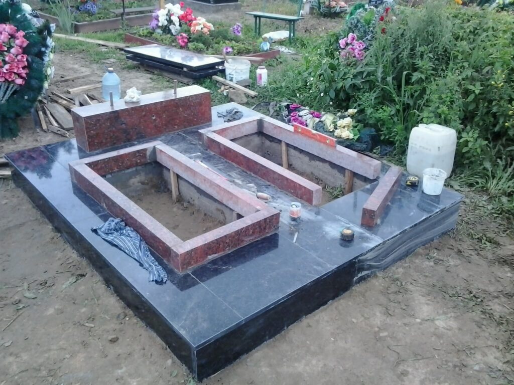 монтаж памятника в луцьку
