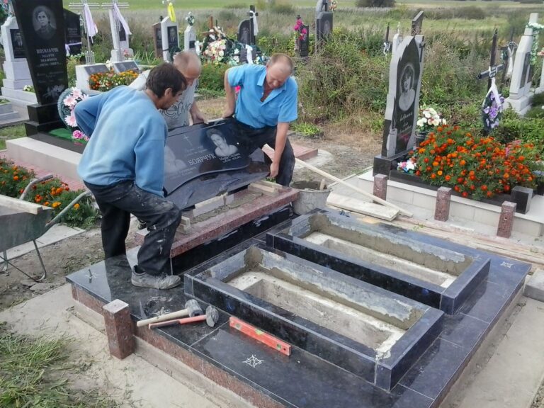 установка монтаж памятника луцьк