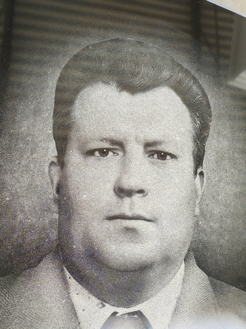 портрет камінь