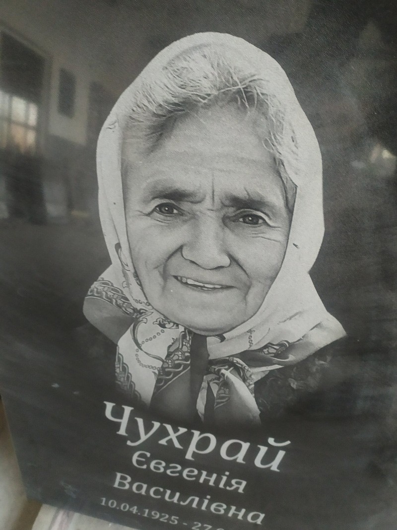 портрет намалювати на памятнику