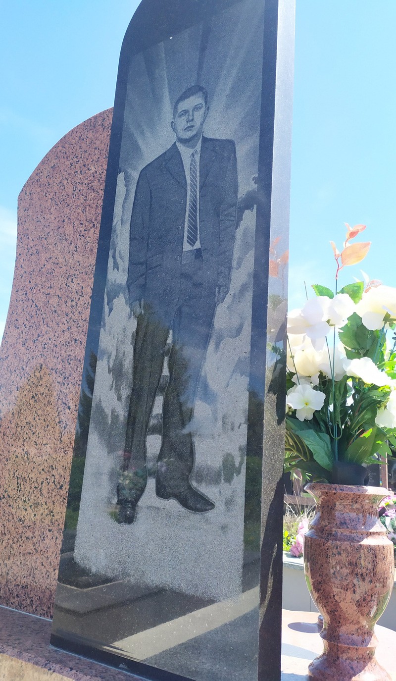 повний ріст памятник