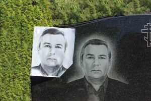 художня робота на памятнику луцьк