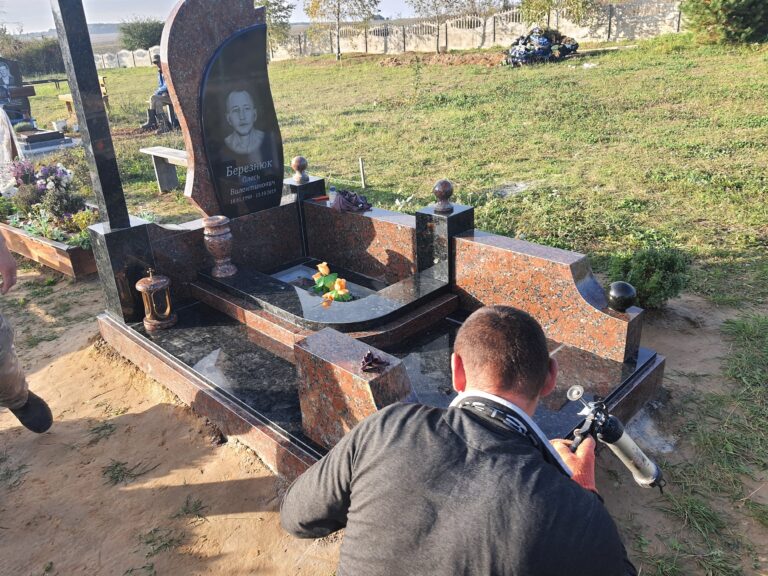 Детальніше про статтю Чому пам’ятники у Луцьку замовляють саме у нас?