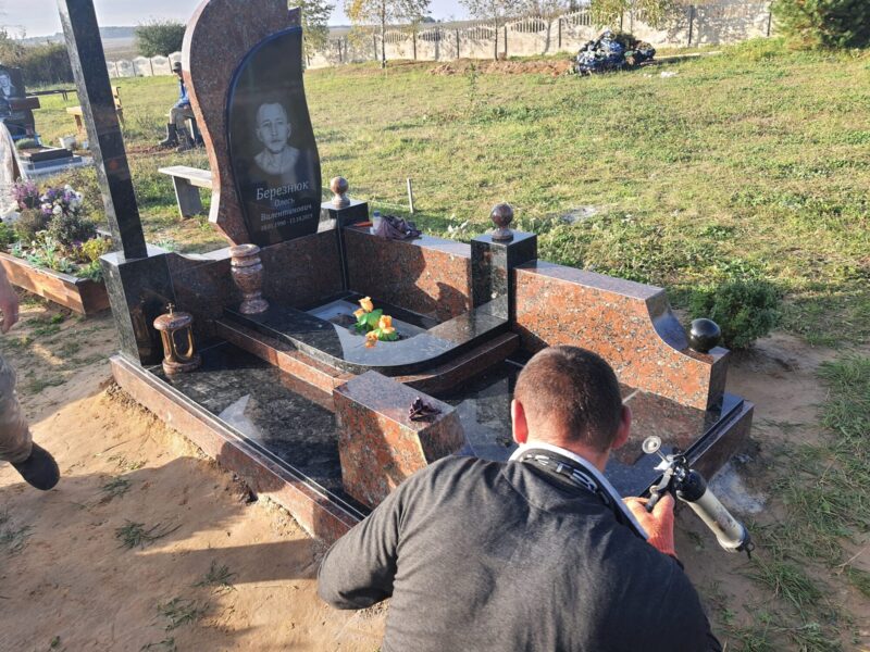 Ви зараз переглядаєте Чому пам’ятники у Луцьку замовляють саме у нас?