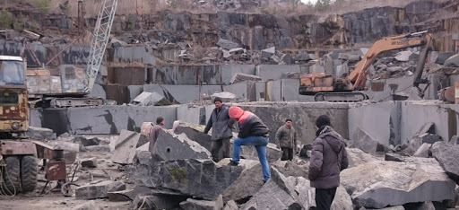 Детальніше про статтю Види каменю, з якими ми працюємо: граніт, мармур, піщаник