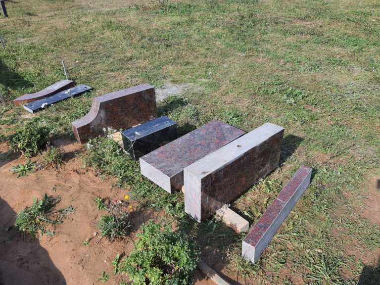 Детальніше про статтю Монтаж пам’ятників в Луцьку