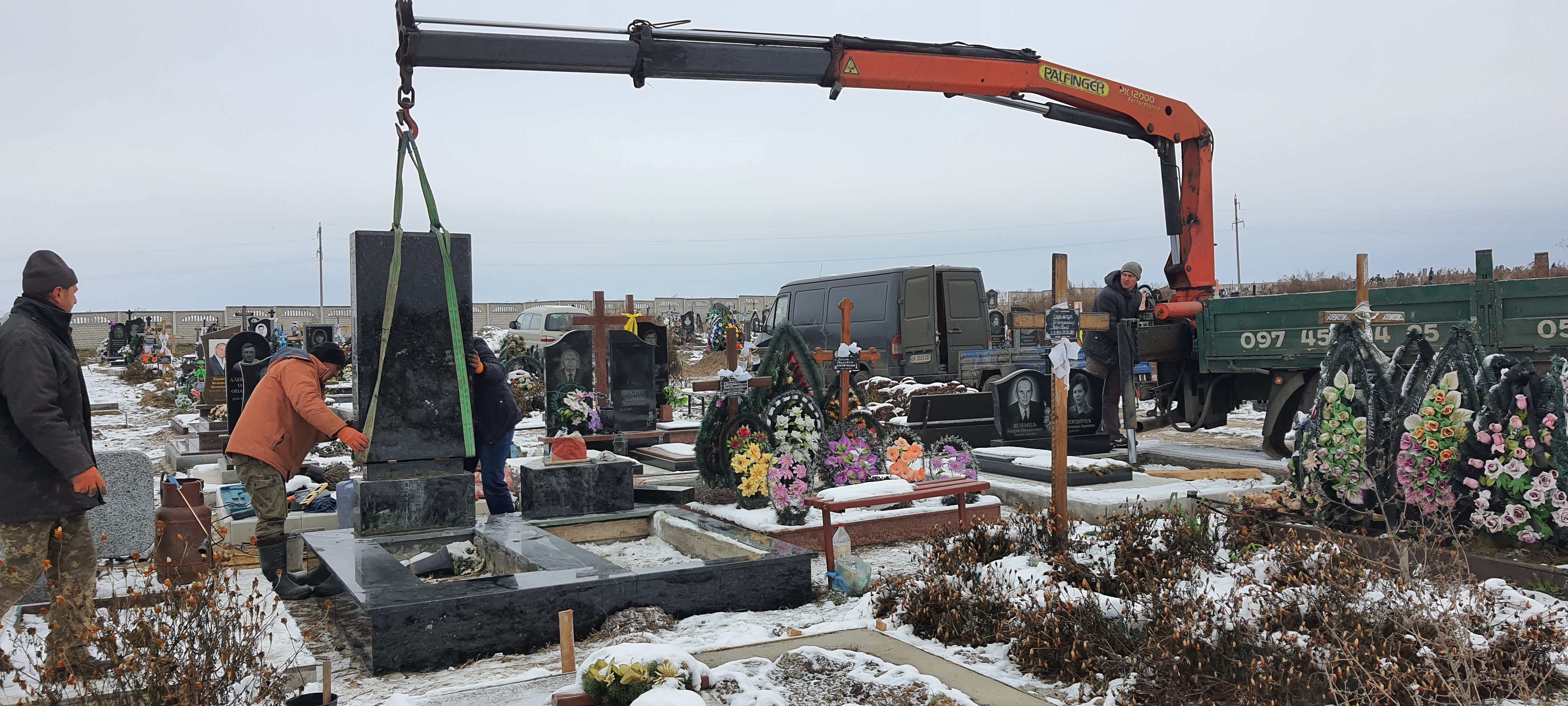 Ви зараз переглядаєте Встановлення пам’ятника в Луцьку: фундамент, бруківка, ціни