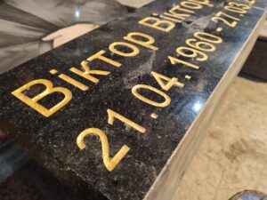 Детальніше про статтю Етапи замовлення виготовлення пам’ятника в “Луцькій майстерні памятників”: