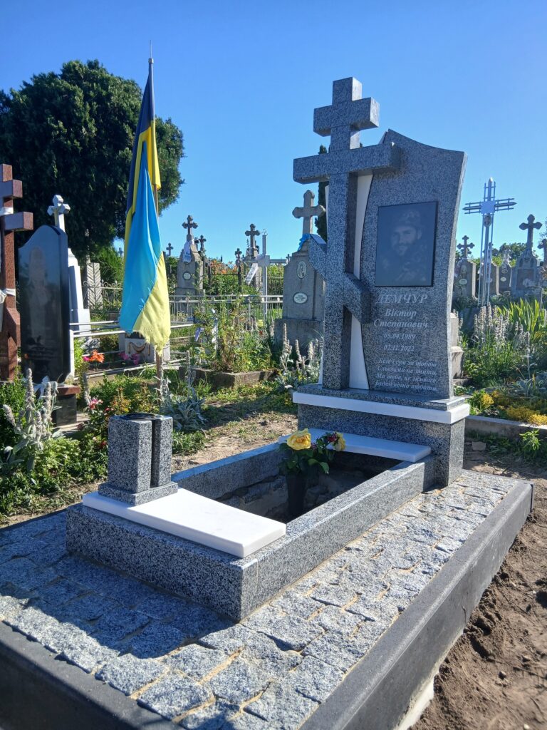Пам'ятники Луцьк. Виготовлення
