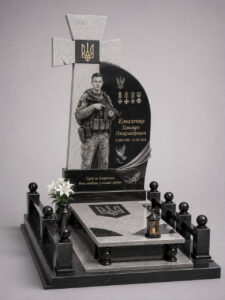 Детальніше про статтю Доставка й монтаж пам’ятника по Волині: як це відбувається