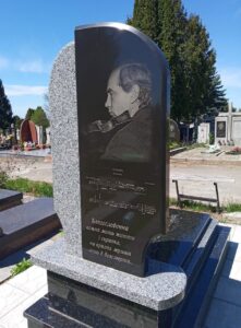 Детальніше про статтю Коли стела не підходить до цоколя: про пропорції